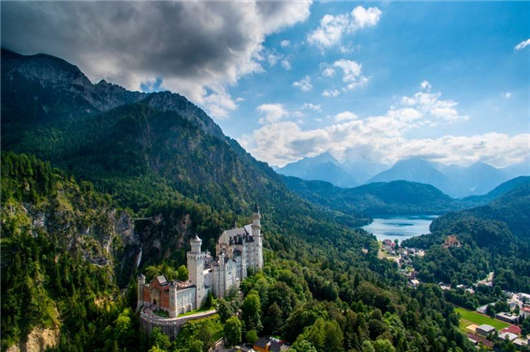 回顧往昔,<a style='color:#268bd1;cursor:pointer;' href='/fctz.html'>德國(guó)投資</a>移民條件有什么不同? 回顧往昔,德國(guó)投資移民條件有什么不同?