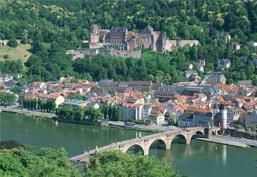 本地的外國(guó)人市場(chǎng)及找到工作方式