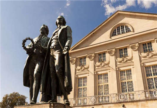 移民政策危機重重轉變為熱烈歡迎